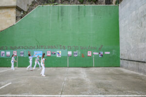 The game of Pelota being played on a fronton court